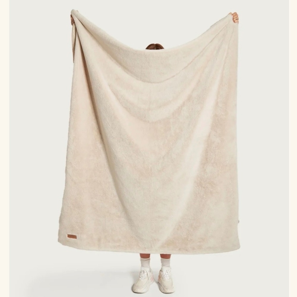 UnHide Lil Marsh Blanket Faux Fur Beigebear Beige 50" x 60" NEW